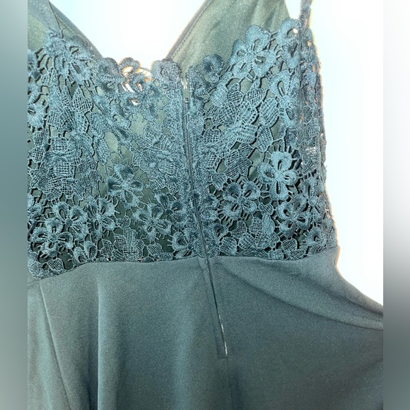 City Vibe Lace Dress - Picture 4 of 4